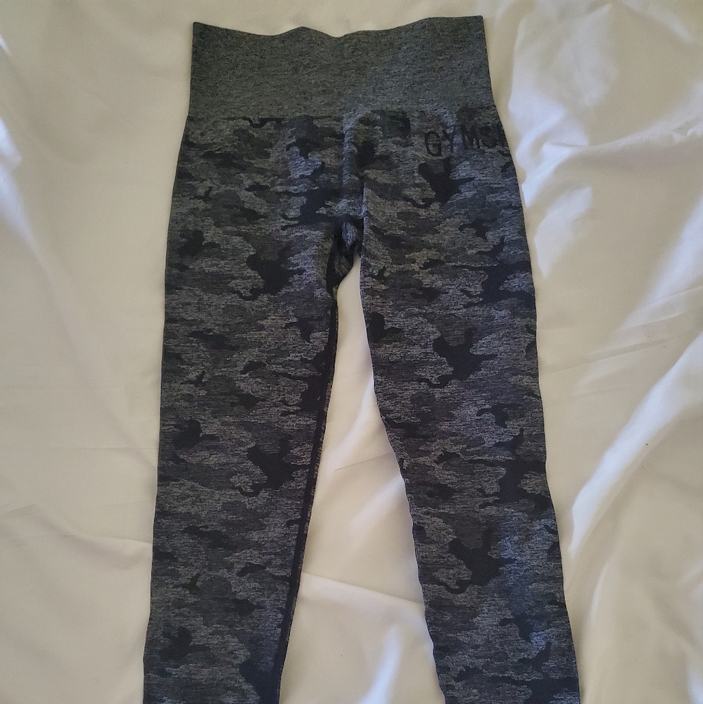 Gymshark black camo leggings with scrunch bottom
